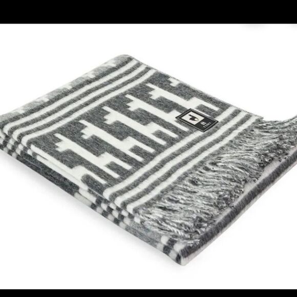 Alpaca Threadz blanket - Picture 1 of 6
